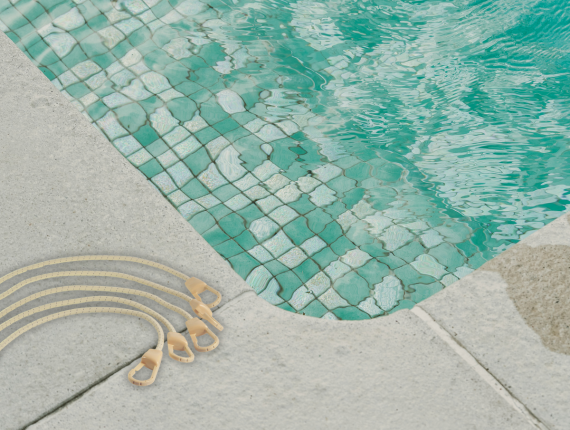 Sandow Fix Cover développé par Eurosandow pour la fixation de bâches de piscine
